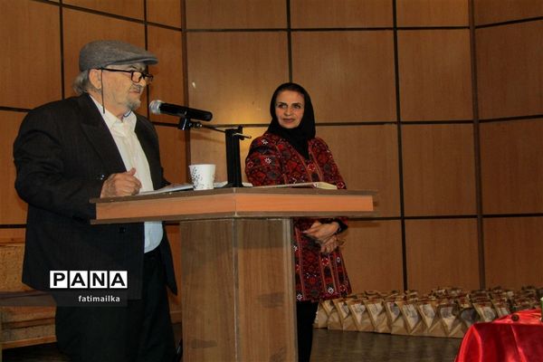 مراسم شب یلدا در دبیرستان اندیشه‌نفیس در شهرستان فیروزکوه