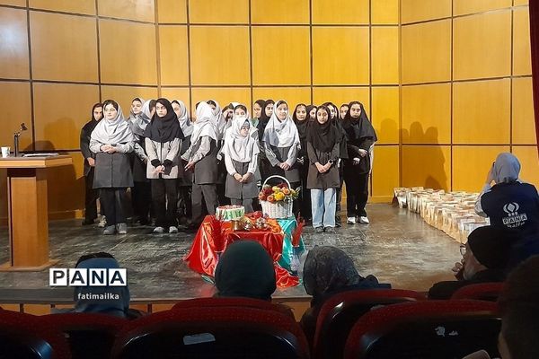 مراسم شب یلدا در دبیرستان اندیشه‌نفیس در شهرستان فیروزکوه