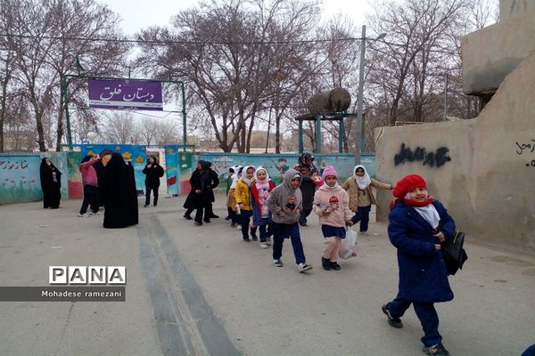 پویش یلدای مهربانی در مدارس حاشیه شهر