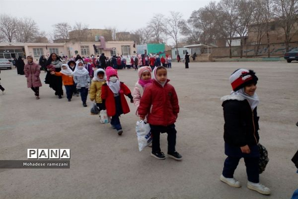 پویش یلدای مهربانی در مدارس حاشیه شهر