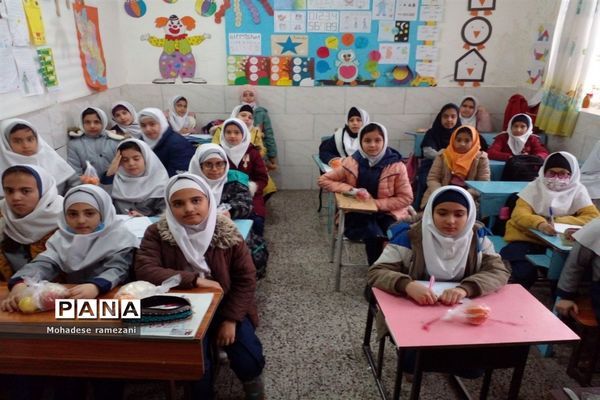 پویش یلدای مهربانی در مدارس حاشیه شهر