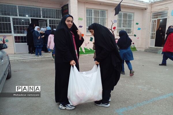 پویش یلدای مهربانی در مدارس حاشیه شهر