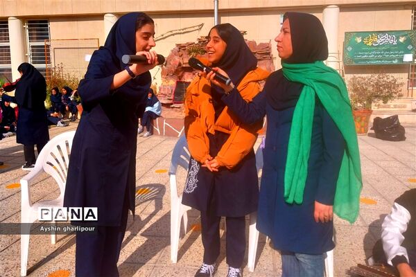 جشن شب یلدا برای دانش‌آموزان در ناحیه یک شیراز