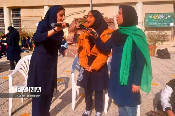 جشن شب یلدا برای دانش‌آموزان در ناحیه یک شیراز