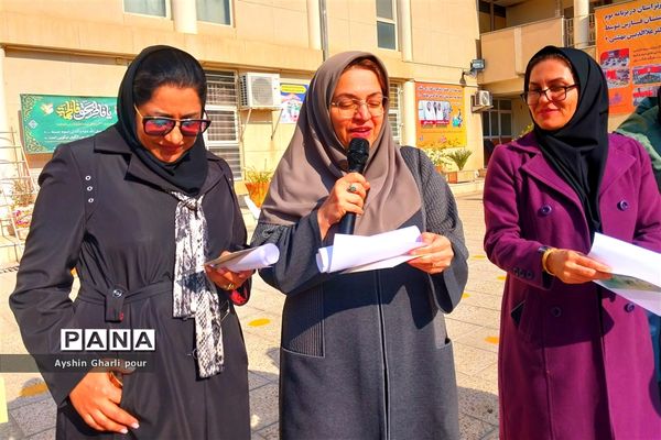 جشن شب یلدا برای دانش‌آموزان در ناحیه یک شیراز