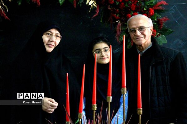 مادربزرگ و پدربزرگ در جشن «چله» دهه نودی‌ها