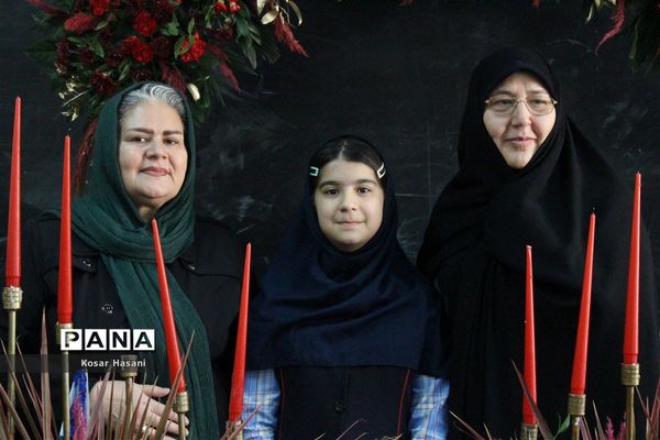 مادربزرگ و پدربزرگ در جشن «چله» دهه نودی‌ها