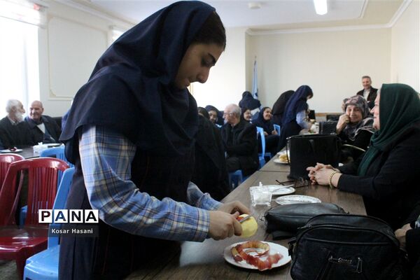مادربزرگ و پدربزرگ در جشن «چله» دهه نودی‌ها