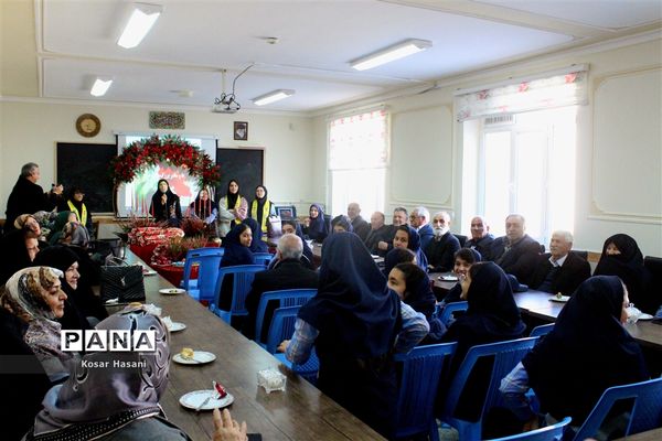 مادربزرگ و پدربزرگ در جشن «چله» دهه نودی‌ها