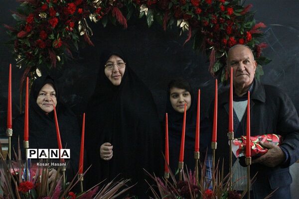 مادربزرگ و پدربزرگ در جشن «چله» دهه نودی‌ها