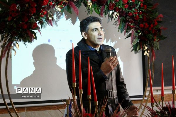 مادربزرگ و پدربزرگ در جشن «چله» دهه نودی‌ها