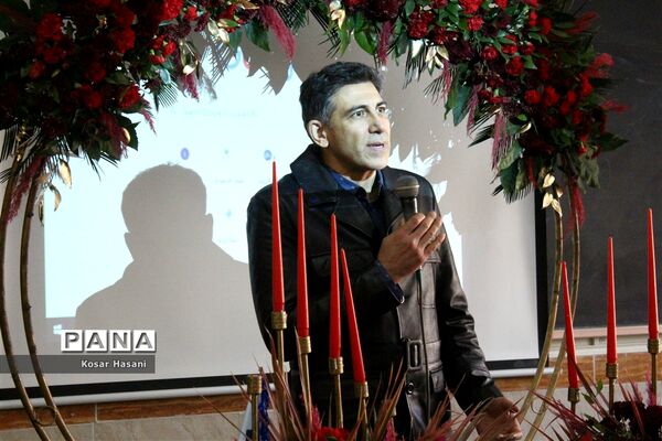 مادربزرگ و پدربزرگ در جشن «چله» دهه نودی‌ها