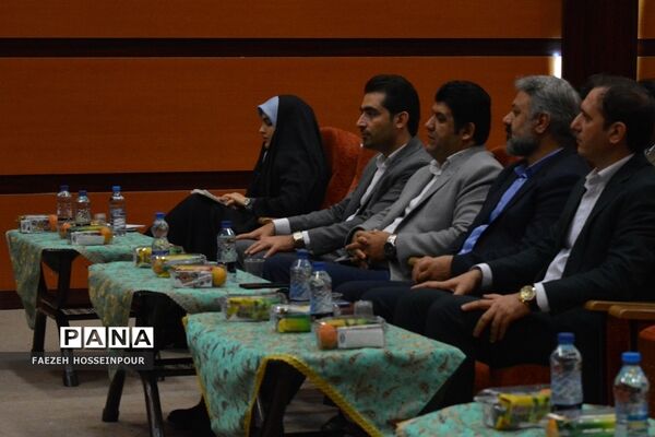 تجلیل از پژوهشگران ناحیه ۲ بهارستان