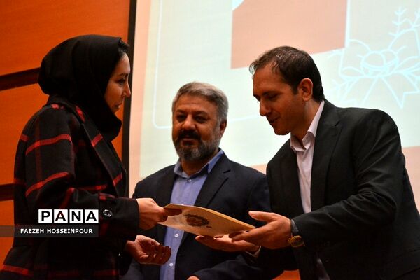 تجلیل از پژوهشگران ناحیه ۲ بهارستان