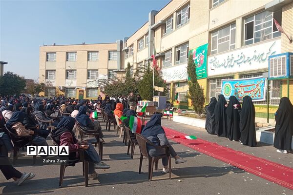 وداع با شهید گمنام در دبیرستان دخترانه شهید‌دستغیب ناحیه 3 شیراز