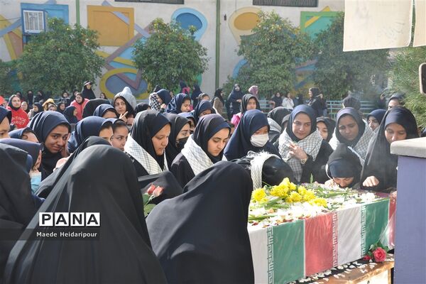 وداع با شهید گمنام در دبیرستان دخترانه شهید‌دستغیب ناحیه 3 شیراز