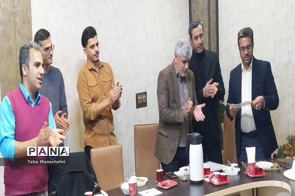 جلسه‌ شورای آموزگاران آموزشگاه علامه طباطبایی پیشوا با طعم یلدا