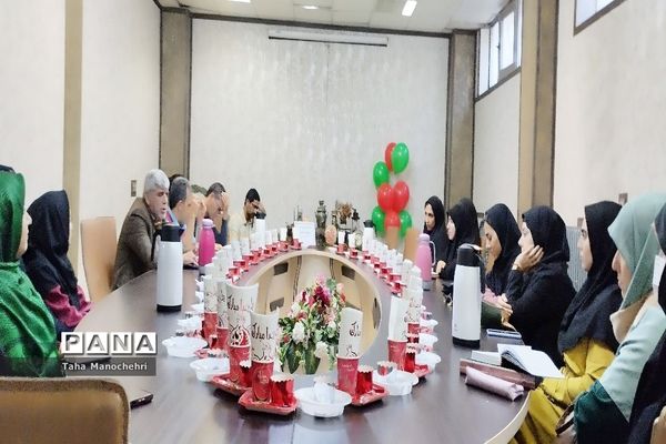 جلسه‌ شورای آموزگاران آموزشگاه علامه طباطبایی پیشوا با طعم یلدا