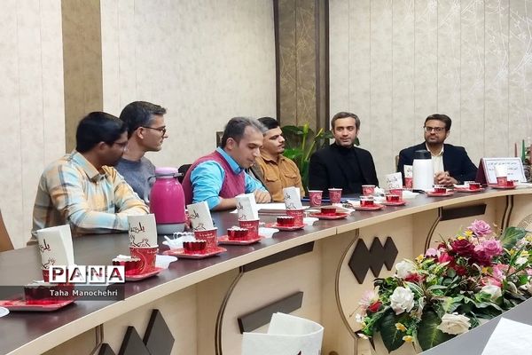 جلسه‌ شورای آموزگاران آموزشگاه علامه طباطبایی پیشوا با طعم یلدا