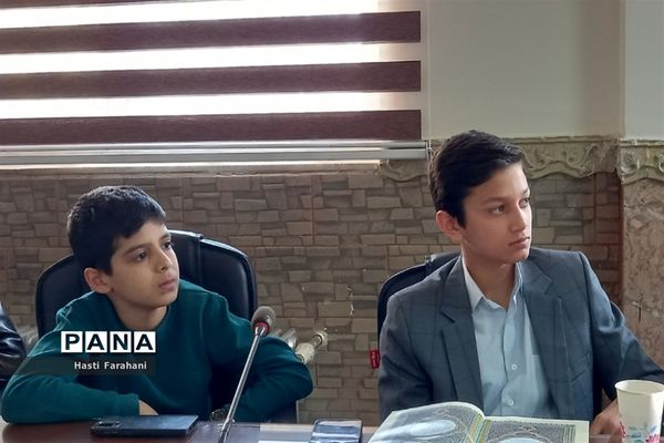 ‌تجلیل از فعالان فرهنگی هنری و قرآن و عترت در قرچک