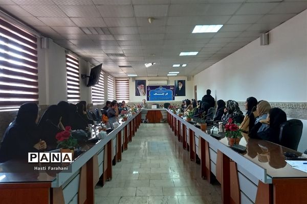 ‌تجلیل از فعالان فرهنگی هنری و قرآن و عترت در قرچک