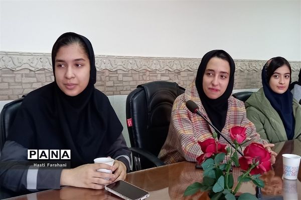 ‌تجلیل از فعالان فرهنگی هنری و قرآن و عترت در قرچک