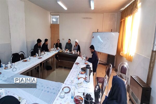 جلسه سرگروه‌های کیفیت‌بخشی فعالیت‌های پرورشی و فرهنگی مدارس استان مرکزی