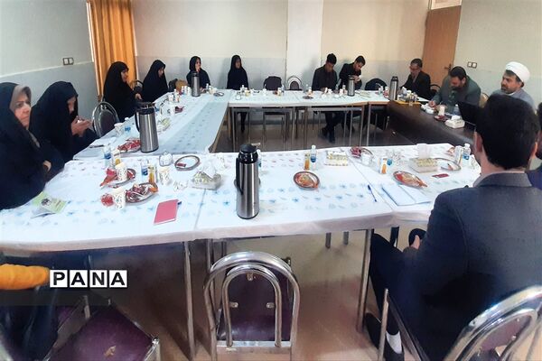 جلسه سرگروه‌های کیفیت‌بخشی فعالیت‌های پرورشی و فرهنگی مدارس استان مرکزی