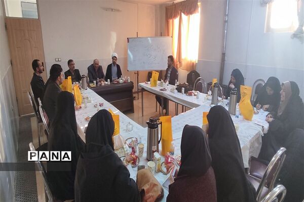 جلسه سرگروه‌های کیفیت‌بخشی فعالیت‌های پرورشی و فرهنگی مدارس استان مرکزی