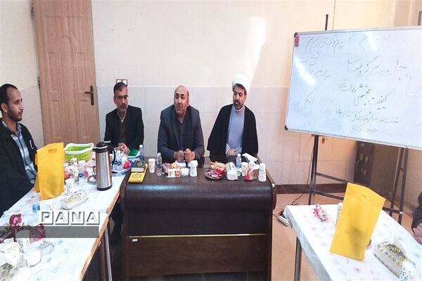 جلسه سرگروه‌های کیفیت‌بخشی فعالیت‌های پرورشی و فرهنگی مدارس استان مرکزی