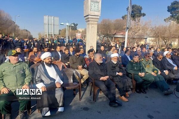 رزمایش کمک مومنانه اهدای مایحتاج در شهرری