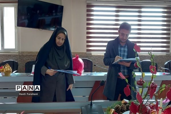 جشنواره یلدا در اداره آموزش‌ و‌ پرورش قرچک