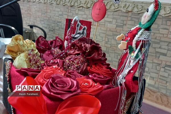 جشنواره یلدا در اداره آموزش‌ و‌ پرورش قرچک