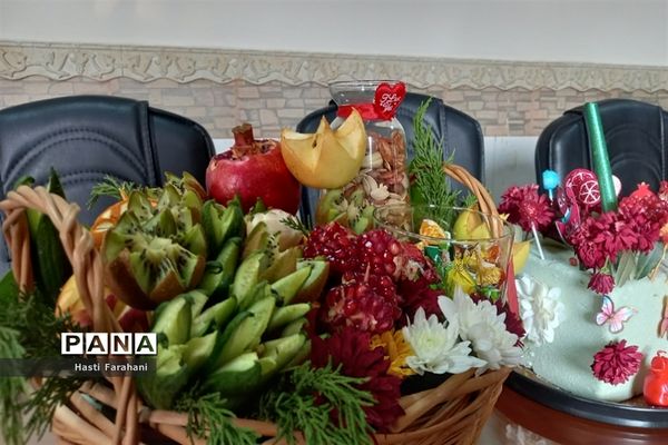 جشنواره یلدا در اداره آموزش‌ و‌ پرورش قرچک