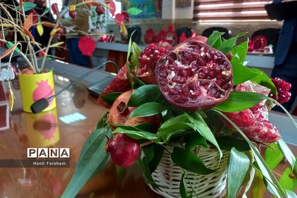 جشنواره یلدا در اداره آموزش‌ و‌ پرورش قرچک