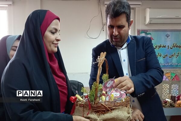 جشنواره یلدا در اداره آموزش‌ و‌ پرورش قرچک