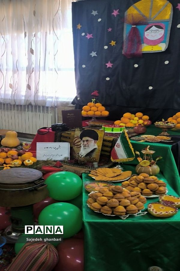 دورهمی یلدایی دانش‌آموزان در کانون شهید‌توافقی