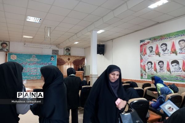 مراسم گرامیداشت معلمان و دانش‌آموزان پژوهشگر در شهرستان پیشوا