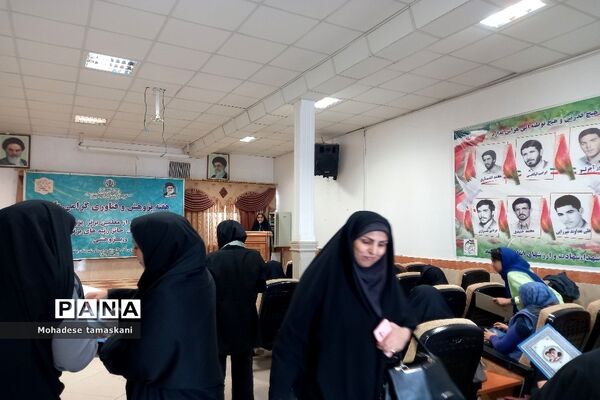 مراسم گرامیداشت معلمان و دانش‌آموزان پژوهشگر در شهرستان پیشوا