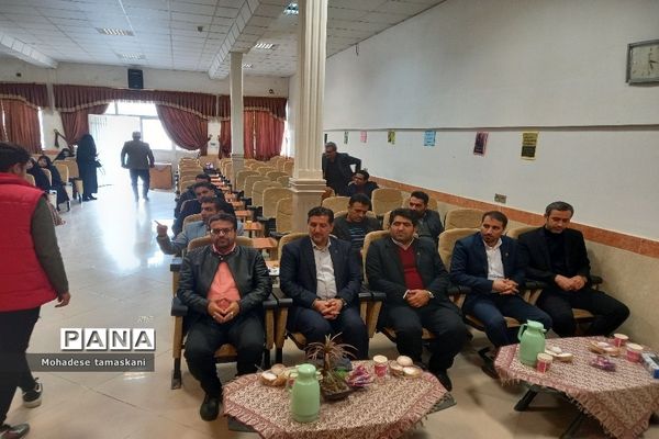 مراسم گرامیداشت معلمان و دانش‌آموزان پژوهشگر در شهرستان پیشوا