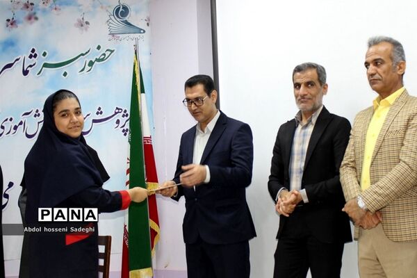 تجلیل از دانش‌آموزان برگزیده چهارمین دوره مسابقات علمی پژوهشی  شهرستان بوشهر