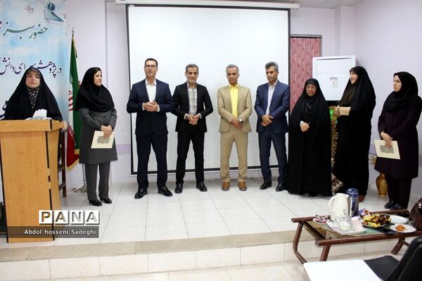 تجلیل از دانش‌آموزان برگزیده چهارمین دوره مسابقات علمی پژوهشی  شهرستان بوشهر