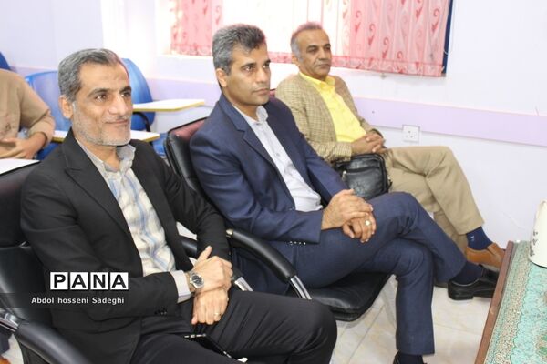 تجلیل از دانش‌آموزان برگزیده چهارمین دوره مسابقات علمی پژوهشی  شهرستان بوشهر