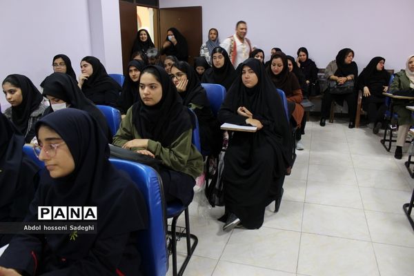 تجلیل از دانش‌آموزان برگزیده چهارمین دوره مسابقات علمی پژوهشی  شهرستان بوشهر