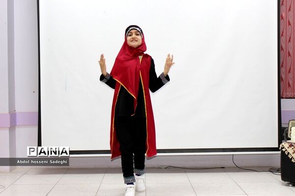 تجلیل از دانش‌آموزان برگزیده چهارمین دوره مسابقات علمی پژوهشی  شهرستان بوشهر