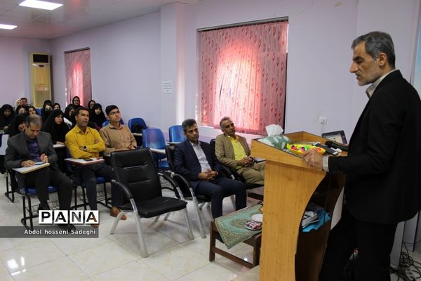 تجلیل از دانش‌آموزان برگزیده چهارمین دوره مسابقات علمی پژوهشی  شهرستان بوشهر