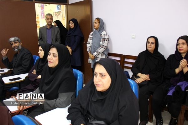 تجلیل از دانش‌آموزان برگزیده چهارمین دوره مسابقات علمی پژوهشی  شهرستان بوشهر