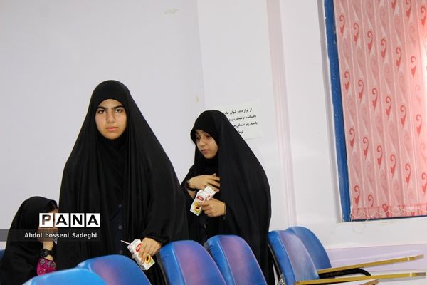 تجلیل از دانش‌آموزان برگزیده چهارمین دوره مسابقات علمی پژوهشی  شهرستان بوشهر