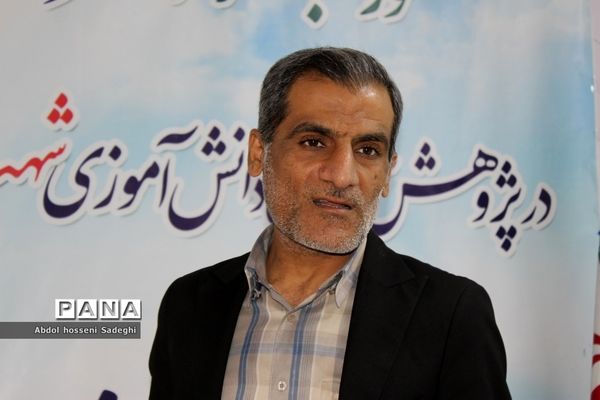 تجلیل از دانش‌آموزان برگزیده چهارمین دوره مسابقات علمی پژوهشی  شهرستان بوشهر