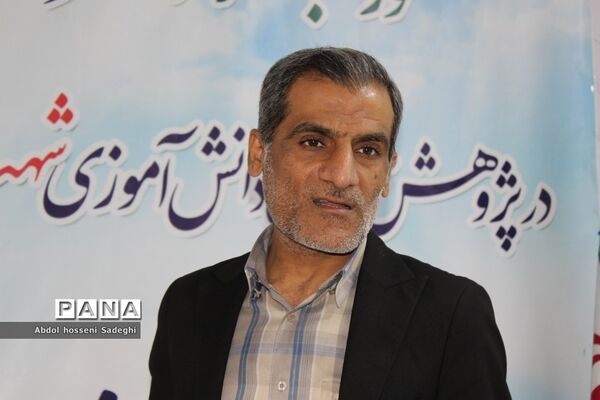 تجلیل از دانش‌آموزان برگزیده چهارمین دوره مسابقات علمی پژوهشی  شهرستان بوشهر
